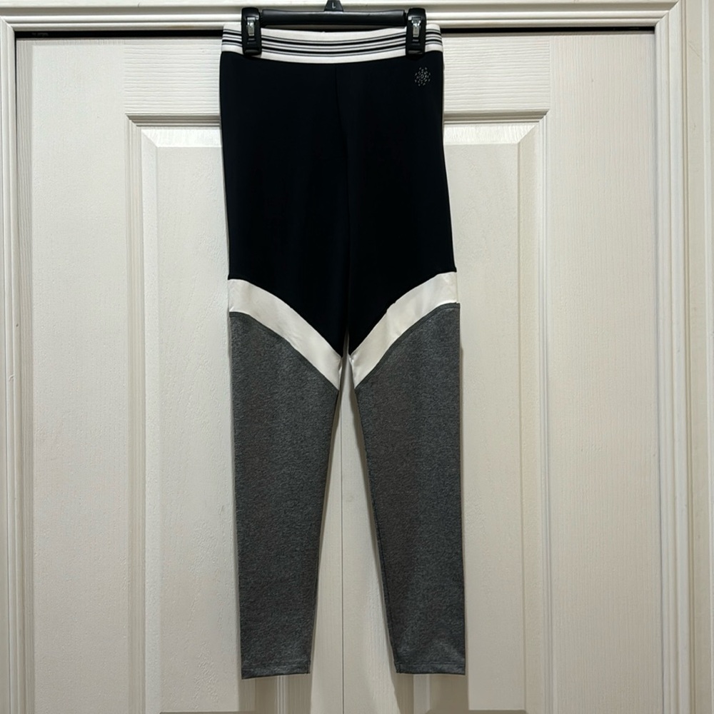 Aurique Women’s Leggings. Size Small-8. Like new. Black/white/grey.